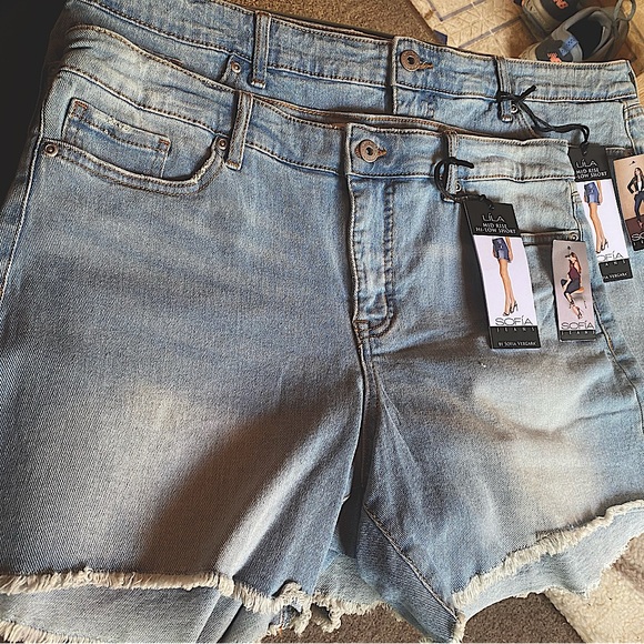 ☀️ Sofía Jeans By Sofia Vergara, Líla, Mid Rise, Hi-Low, Jean Shorts - Picture 2 of 15